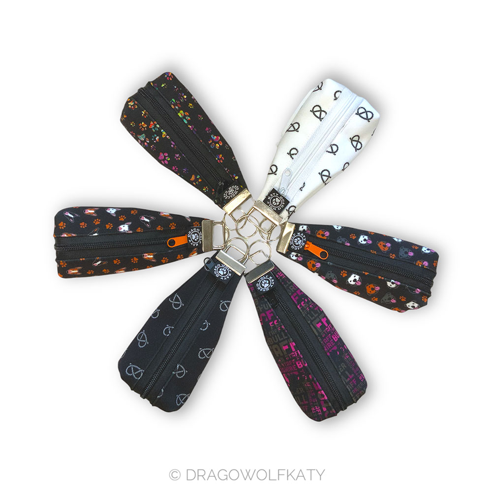 Klíčenka DWK / bobkovník - Staffbull Word Pink Camo