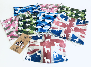 Barevné roušky s autorskou grafikou